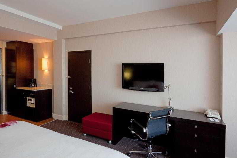 Armon Plaza Montreal Airpt, Trademark Collection By Wyndham Екстер'єр фото